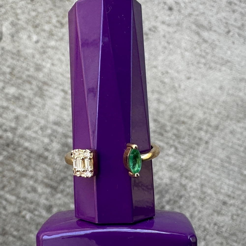 New 14K Gold Ring with Emerald and Diamonds Size 7 - Picture 3 of 11